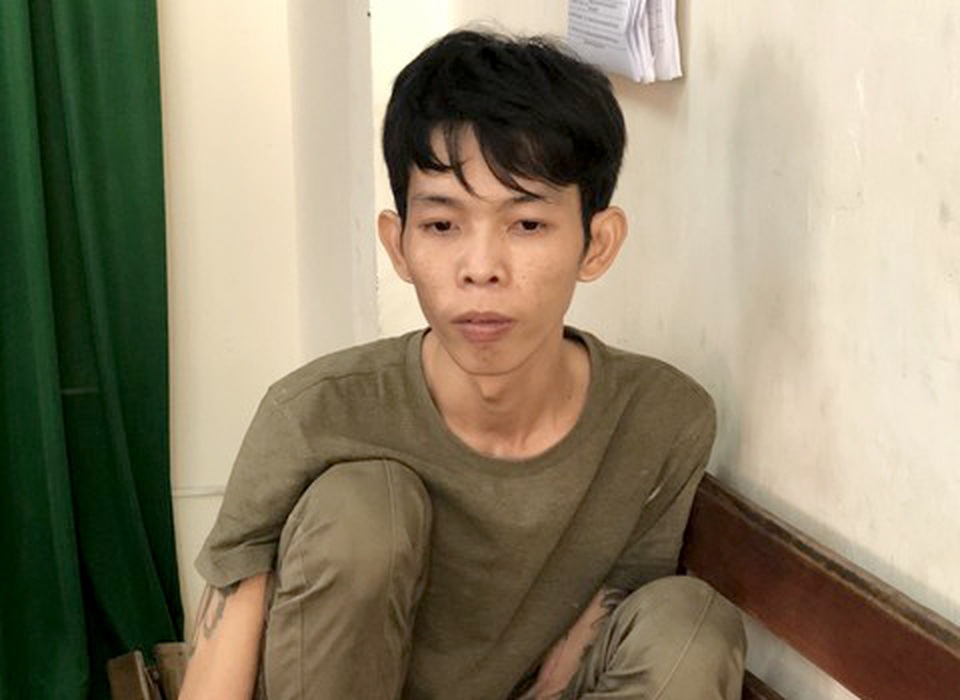 Công an cùng người dân vây bắt tên cướp có 4 tiền án - 1