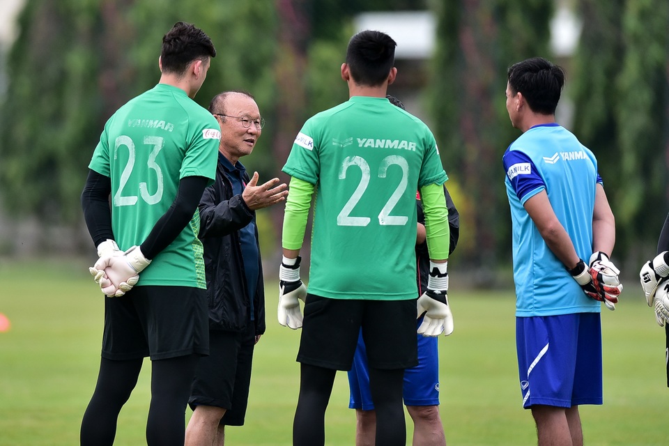 HLV Park Hang Seo ghi mật thư trong tay dành riêng cho Trọng Hoàng - 13