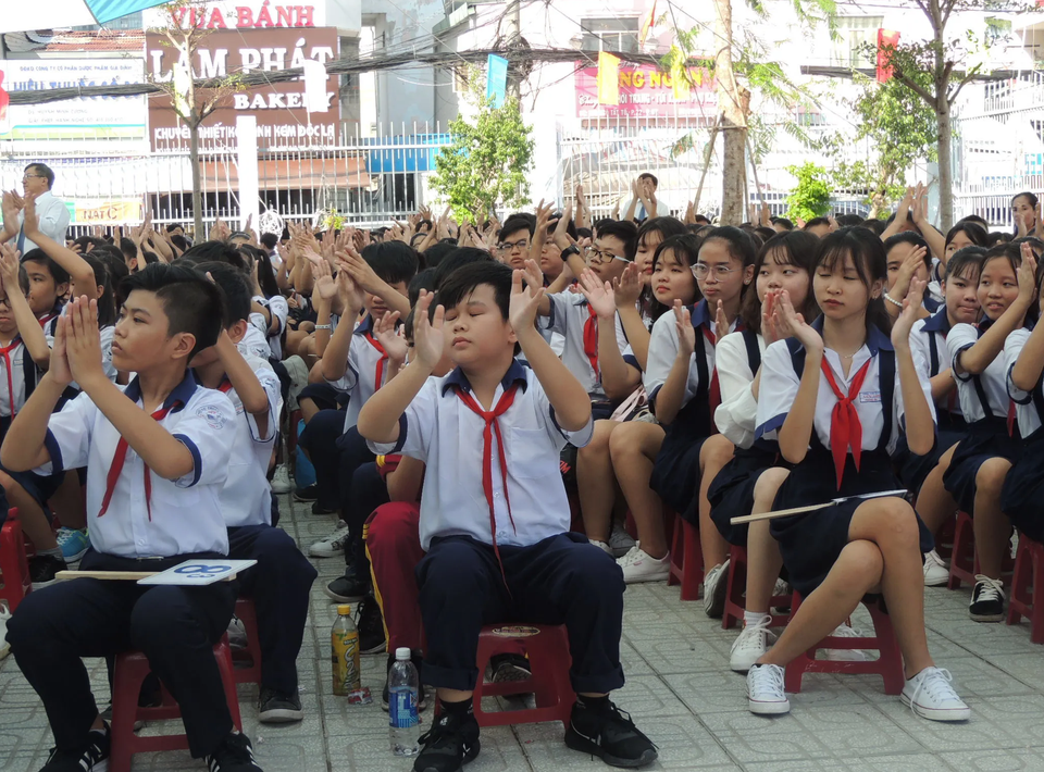 Khai giảng đón... đại biểu - 2 Khai giảng đón... đại biểu - 2