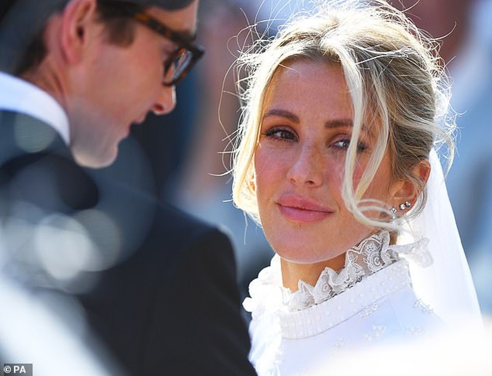 Ellie Goulding gọi chồng kém tuổi là tình yêu của đời mình - 3 Ellie Goulding gọi chồng kém tuổi là tình yêu của đời mình - 3