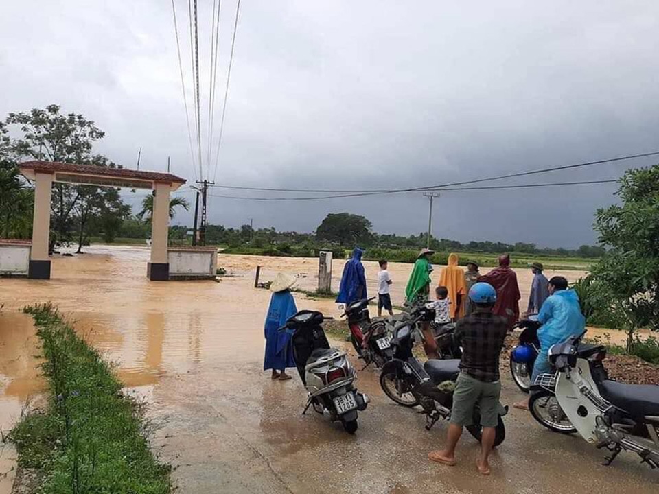 Thủy điện Hố Hô xả lũ khẩn cấp, nhiều vùng hạ du đang bị chia cắt - 10 Thủy điện Hố Hô xả lũ khẩn cấp, nhiều vùng hạ du đang bị chia cắt - 10