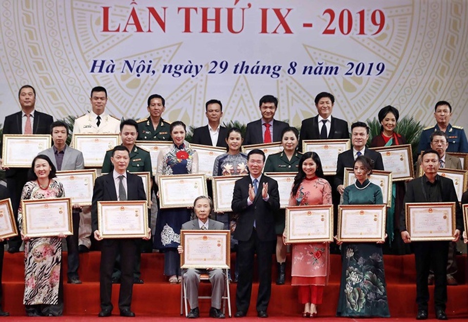 Đặng Châu Anh tiết lộ về “người đặc biệt” giúp mình nhận danh hiệu Nghệ sĩ Ưu tú - 2 Đặng Châu Anh tiết lộ về “người đặc biệt” giúp mình nhận danh hiệu Nghệ sĩ Ưu tú - 2