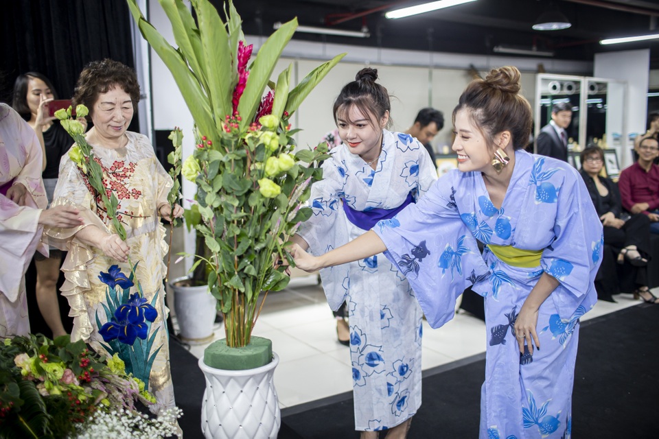 Hoa hậu Phan Hoàng Thu xinh đẹp trong trang phục Yukata Nhật Bản - 13 Hoa hậu Phan Hoàng Thu xinh đẹp trong trang phục Yukata Nhật Bản - 13