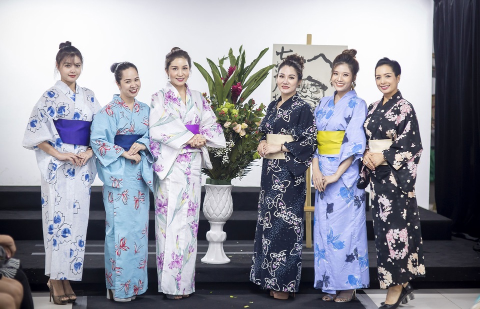 Hoa hậu Phan Hoàng Thu xinh đẹp trong trang phục Yukata Nhật Bản - 8 Hoa hậu Phan Hoàng Thu xinh đẹp trong trang phục Yukata Nhật Bản - 8