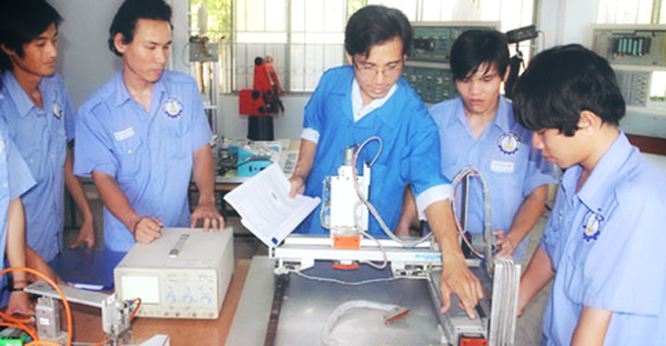 Tuyển sinh trường nghề: Sinh viên theo học vì cam kết không thất nghiệp - 1 Tuyển sinh trường nghề: Sinh viên theo học vì cam kết không thất nghiệp - 1