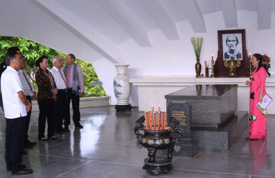Chủ tịch Quốc hội Nguyễn Thị Kim Ngân đánh giá cao mô hình Hội quán ở Đồng Tháp - 2 Chủ tịch Quốc hội Nguyễn Thị Kim Ngân đánh giá cao mô hình Hội quán ở Đồng Tháp - 2