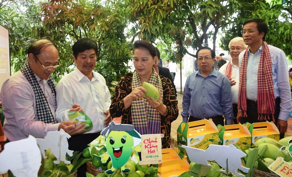 Chủ tịch Quốc hội Nguyễn Thị Kim Ngân đánh giá cao mô hình Hội quán ở Đồng Tháp - 3 Chủ tịch Quốc hội Nguyễn Thị Kim Ngân đánh giá cao mô hình Hội quán ở Đồng Tháp - 3