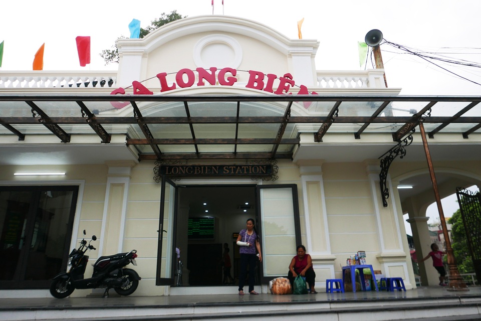 Ga Long Biên thành điểm check-in hấp dẫn sau khi có diện mạo mới - 3 Ga Long Biên thành điểm check-in hấp dẫn sau khi có diện mạo mới - 3