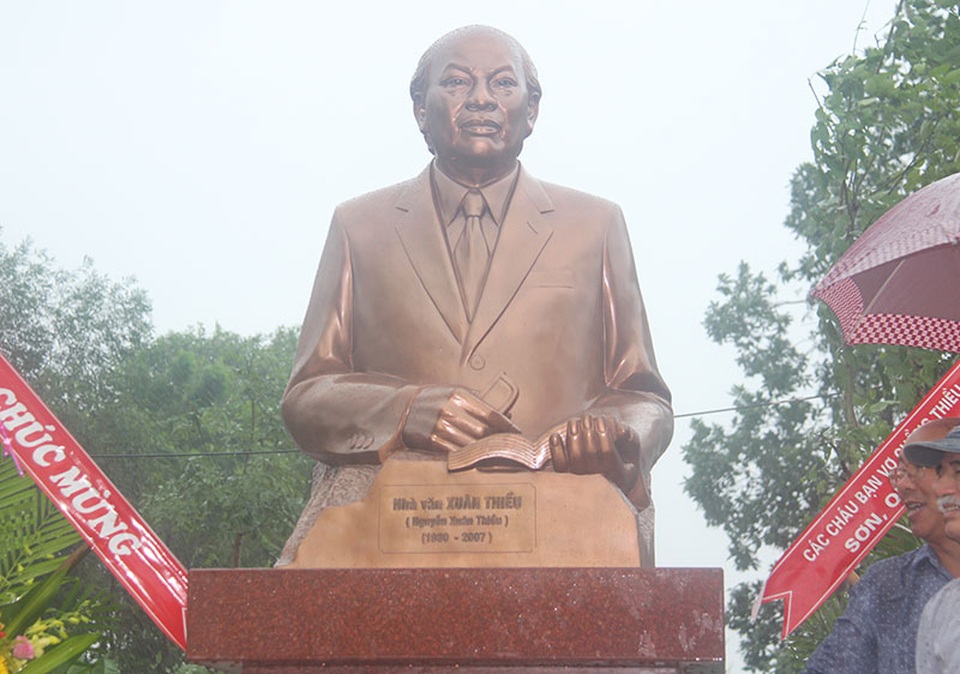 Khánh thành tượng nhà văn Xuân Thiều - 2 Khánh thành tượng nhà văn Xuân Thiều - 2