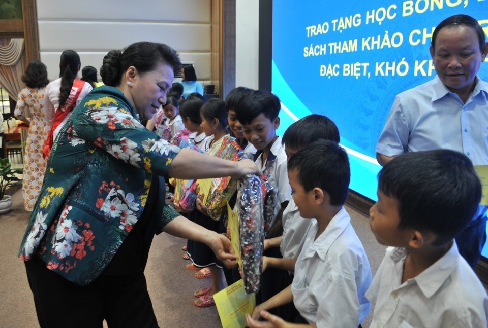 Chủ tịch Quốc hội Nguyễn Thị Kim Ngân đánh giá cao mô hình Hội quán ở Đồng Tháp - 6 Chủ tịch Quốc hội Nguyễn Thị Kim Ngân đánh giá cao mô hình Hội quán ở Đồng Tháp - 6