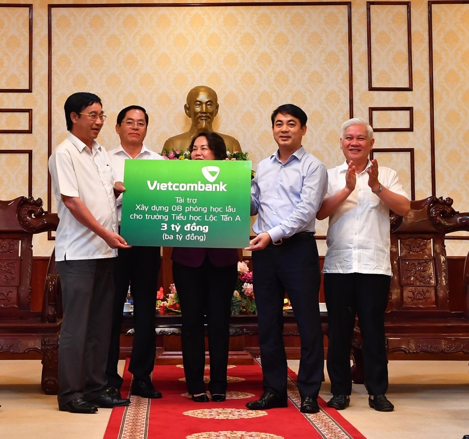 Vietcombank tài trợ 3 tỷ đồng xây dựng 08 phòng học lầu cho trường tiểu học Lộc Tấn A huyện Lộc Ninh tỉnh Bình Phước - 3 Vietcombank tài trợ 3 tỷ đồng xây dựng 08 phòng học lầu cho trường tiểu học Lộc Tấn A huyện Lộc Ninh tỉnh Bình Phước - 3