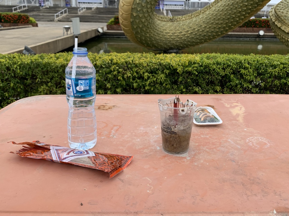 Thái Lan “lập đàn” cầu may trước trận gặp đội tuyển Việt Nam - 2 Thái Lan “lập đàn” cầu may trước trận gặp đội tuyển Việt Nam - 2