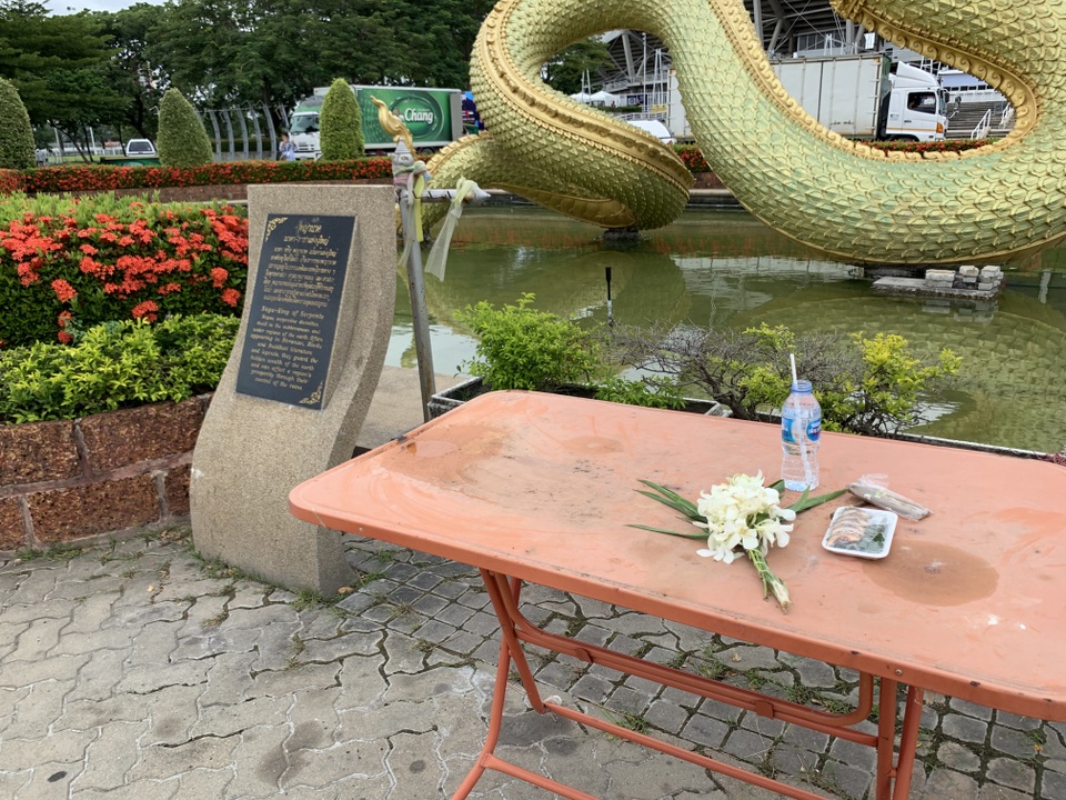 Thái Lan “lập đàn” cầu may trước trận gặp đội tuyển Việt Nam - 3 Thái Lan “lập đàn” cầu may trước trận gặp đội tuyển Việt Nam - 3