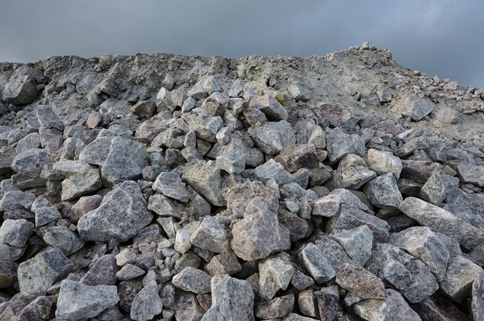 Kho báu khổng lồ chôn sâu dưới ngôi làng nghèo - 2 Kho báu khổng lồ chôn sâu dưới ngôi làng nghèo - 2