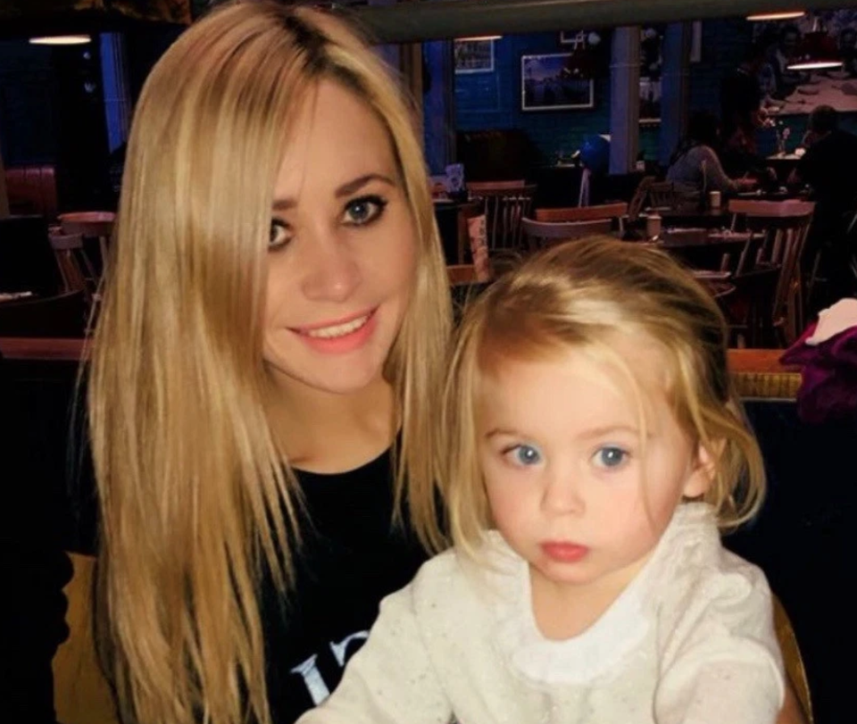 Rớt hàm xem em bé tự rút chân ra khỏi bụng mẹ lúc sinh mổ - 3