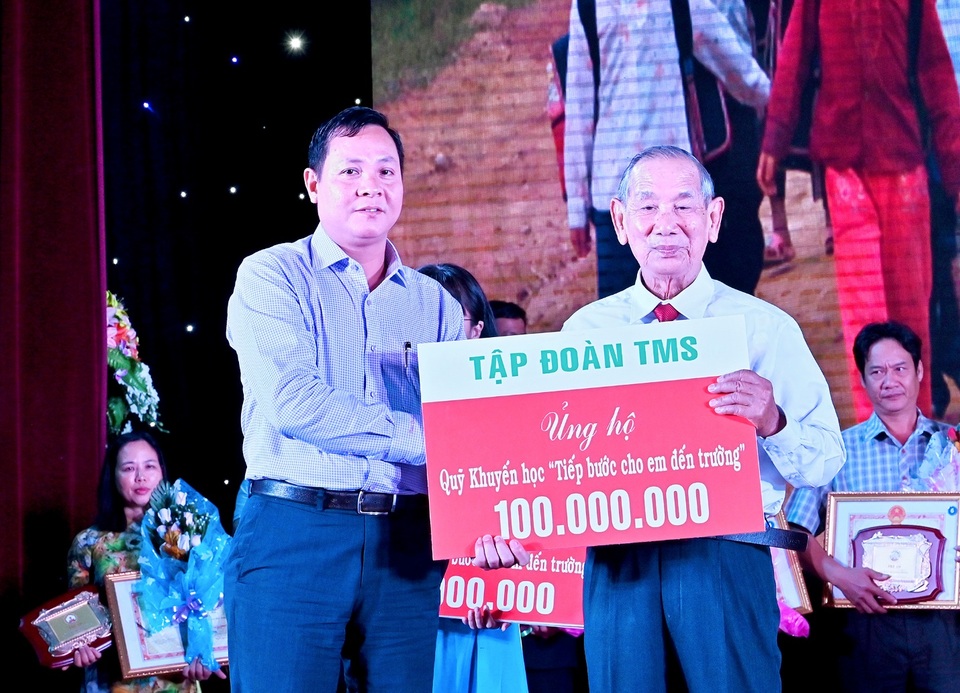 TMS Group tài trợ học bổng khuyến học năm 2019 - 1 TMS Group tài trợ học bổng khuyến học năm 2019 - 1