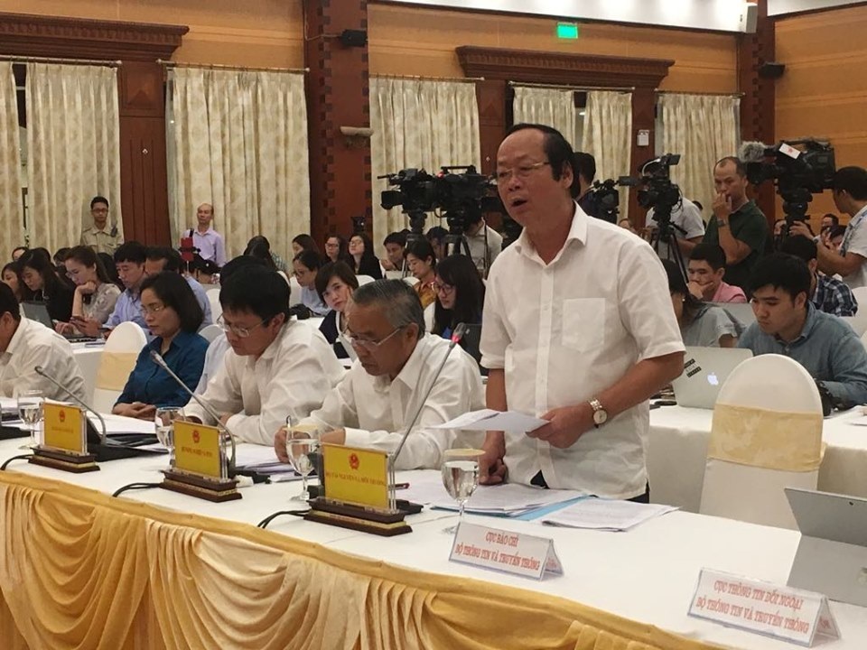 Vụ cháy nhà máy Rạng Đông: Bùn ở đáy sông Tô Lịch có lượng thuỷ ngân vượt 6 lần cho phép - 1 Vụ cháy nhà máy Rạng Đông: Bùn ở đáy sông Tô Lịch có lượng thuỷ ngân vượt 6 lần cho phép - 1