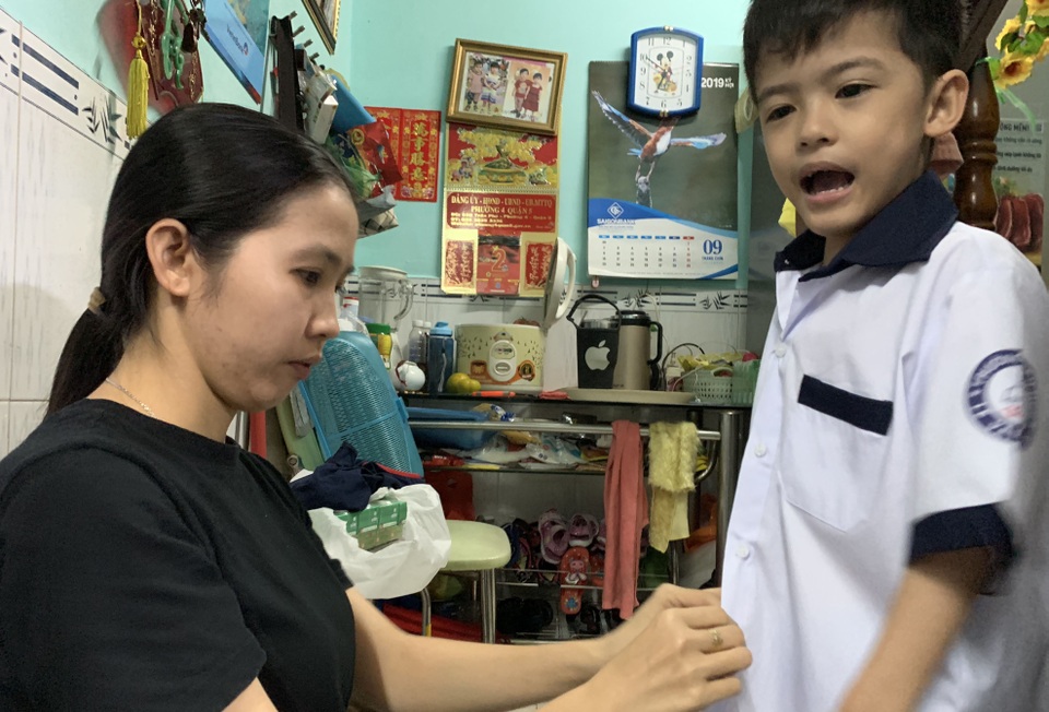 Những đứa trẻ ca sinh 5 đầu tiên ở Việt Nam trong lễ khai giảng vào lớp 1 - 3 Những đứa trẻ ca sinh 5 đầu tiên ở Việt Nam trong lễ khai giảng vào lớp 1 - 3