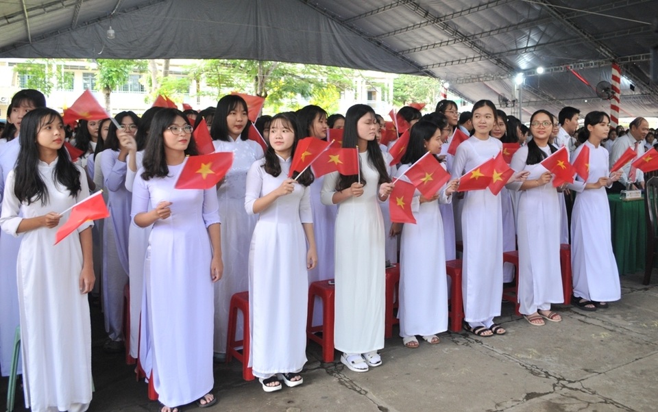 Chủ tịch Quốc hội Nguyễn Thị Kim Ngân dự khai giảng tại ngôi trường đạt chuẩn quốc gia đầu tiên ở miền Tây - 1 Chủ tịch Quốc hội Nguyễn Thị Kim Ngân dự khai giảng tại ngôi trường đạt chuẩn quốc gia đầu tiên ở miền Tây - 1
