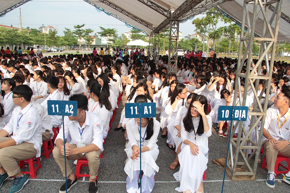 Thủ tướng Nguyễn Xuân Phúc: Dạy chữ đã quan trọng, dạy đức càng quan trọng hơn - 12 Thủ tướng Nguyễn Xuân Phúc: Dạy chữ đã quan trọng, dạy đức càng quan trọng hơn - 12