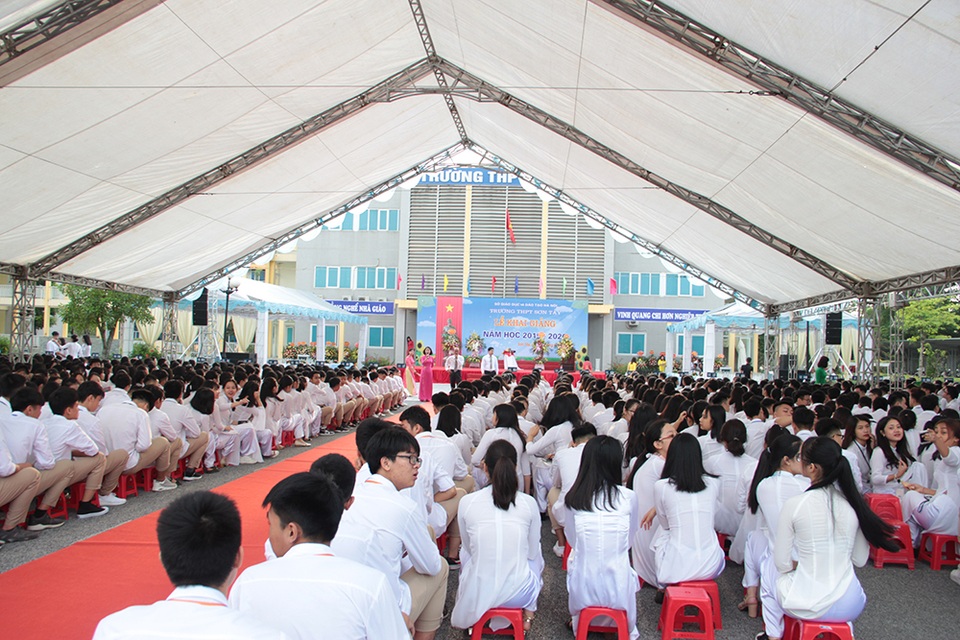 Thủ tướng Nguyễn Xuân Phúc: Dạy chữ đã quan trọng, dạy đức càng quan trọng hơn - 9 Thủ tướng Nguyễn Xuân Phúc: Dạy chữ đã quan trọng, dạy đức càng quan trọng hơn - 9