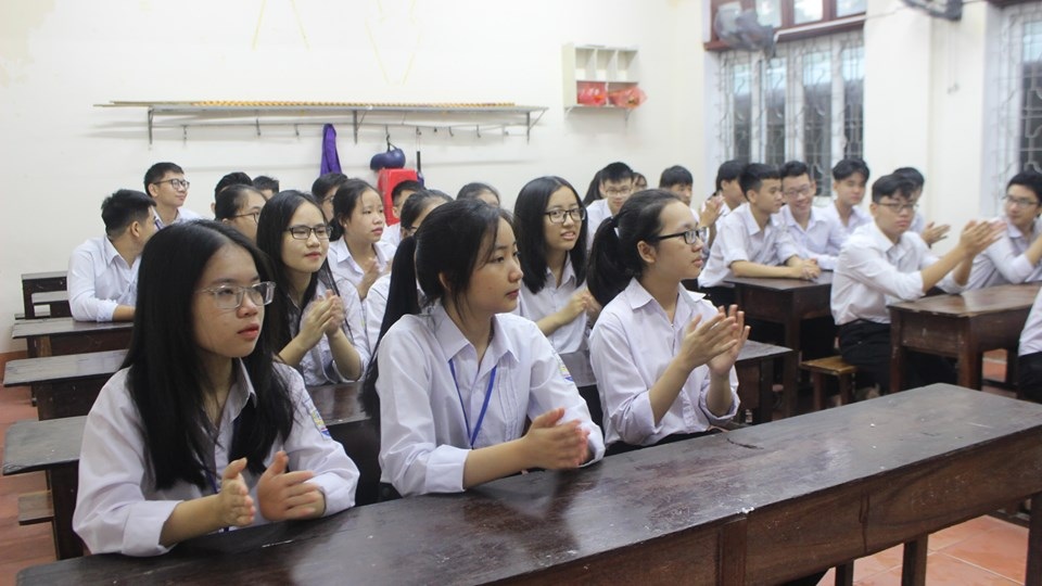 Hà Tĩnh: Mưa lớn, nhiều trường khai giảng ngay trong lớp học - 1 Hà Tĩnh: Mưa lớn, nhiều trường khai giảng ngay trong lớp học - 1