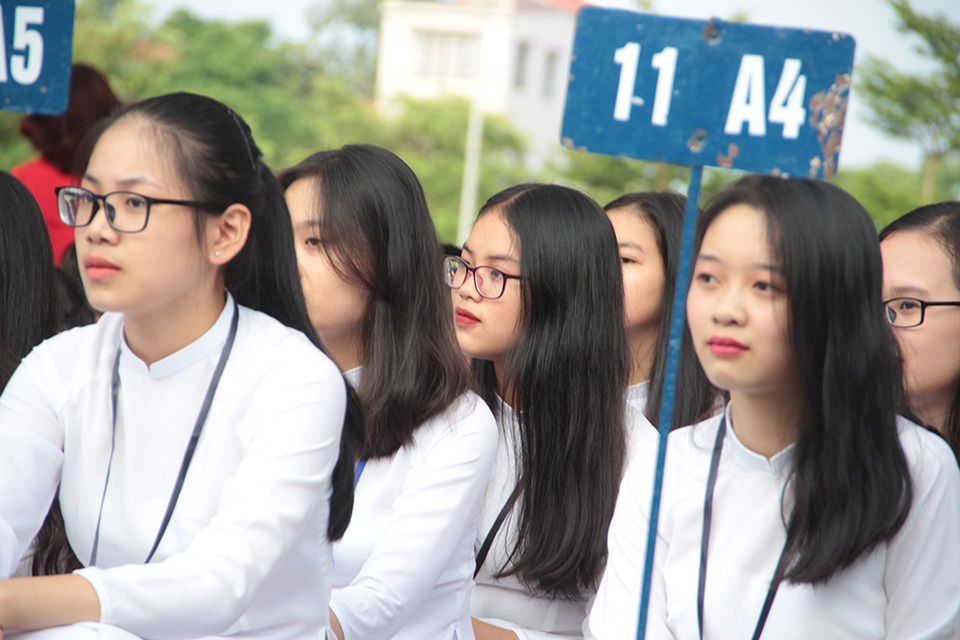 Thủ tướng Nguyễn Xuân Phúc: Dạy chữ đã quan trọng, dạy đức càng quan trọng hơn - 13 Thủ tướng Nguyễn Xuân Phúc: Dạy chữ đã quan trọng, dạy đức càng quan trọng hơn - 13