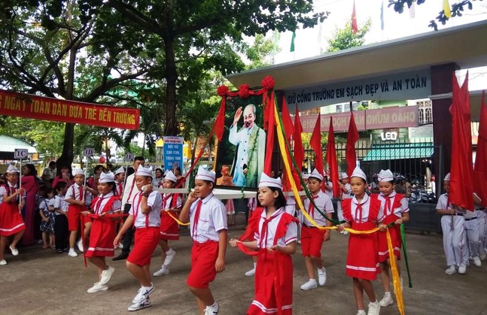 Học trò cả nước náo nức khai giảng năm học mới - 45 Học trò cả nước náo nức khai giảng năm học mới - 45