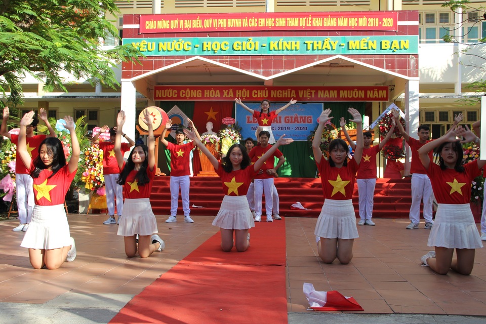 Học trò cả nước náo nức khai giảng năm học mới - 57 Học trò cả nước náo nức khai giảng năm học mới - 57