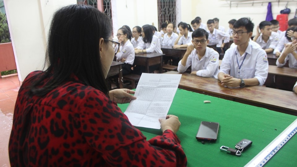 Hà Tĩnh: Mưa lớn, nhiều trường khai giảng ngay trong lớp học - 3 Hà Tĩnh: Mưa lớn, nhiều trường khai giảng ngay trong lớp học - 3