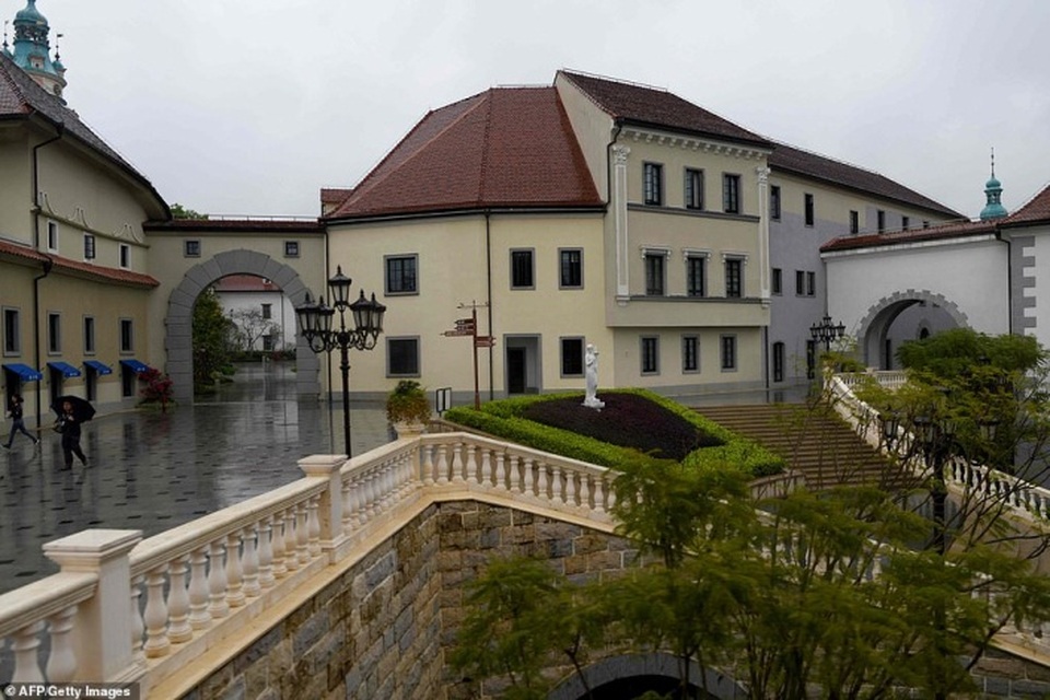 Chiêm ngưỡng tổ hợp văn phòng khủng và xa hoa nhất thế giới - 3