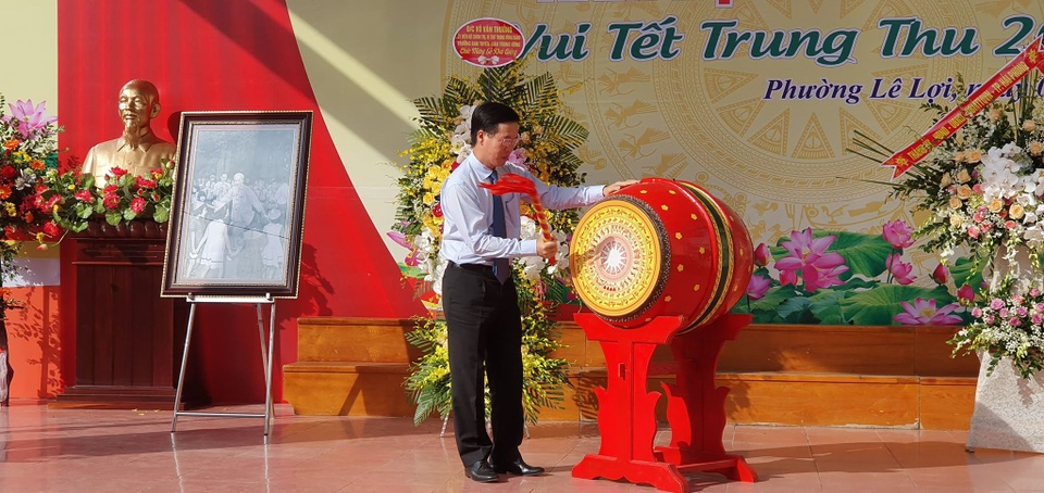 Học trò cả nước náo nức khai giảng năm học mới - 14 Học trò cả nước náo nức khai giảng năm học mới - 14