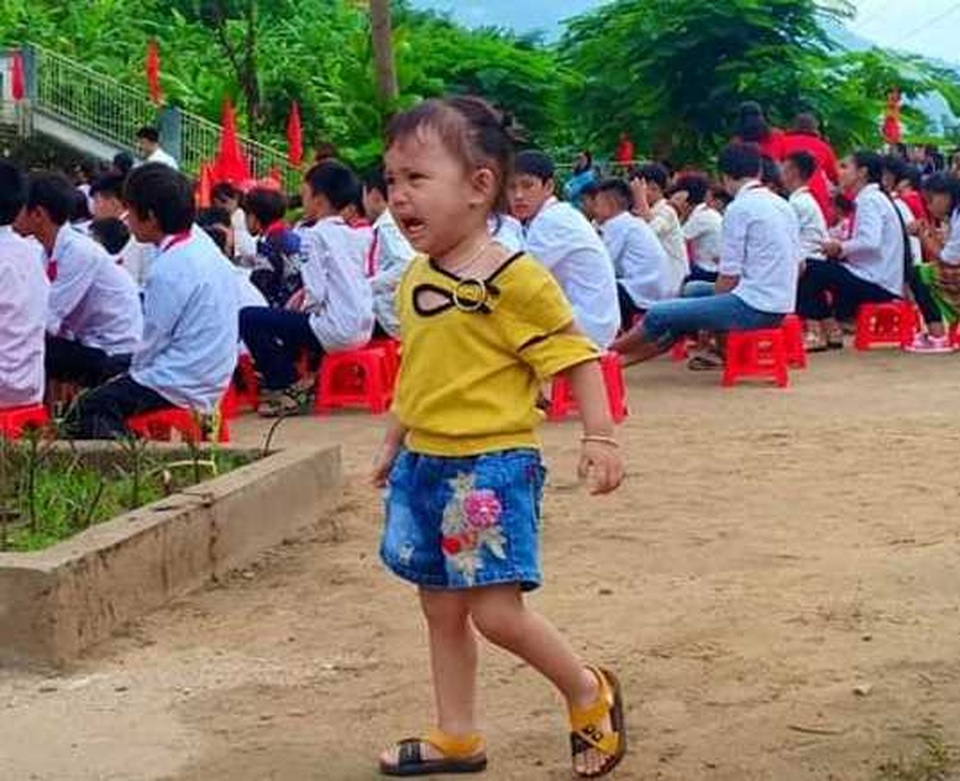 Đáng yêu trẻ vùng cao trong ngày khai giảng năm học mới - 11 Đáng yêu trẻ vùng cao trong ngày khai giảng năm học mới - 11