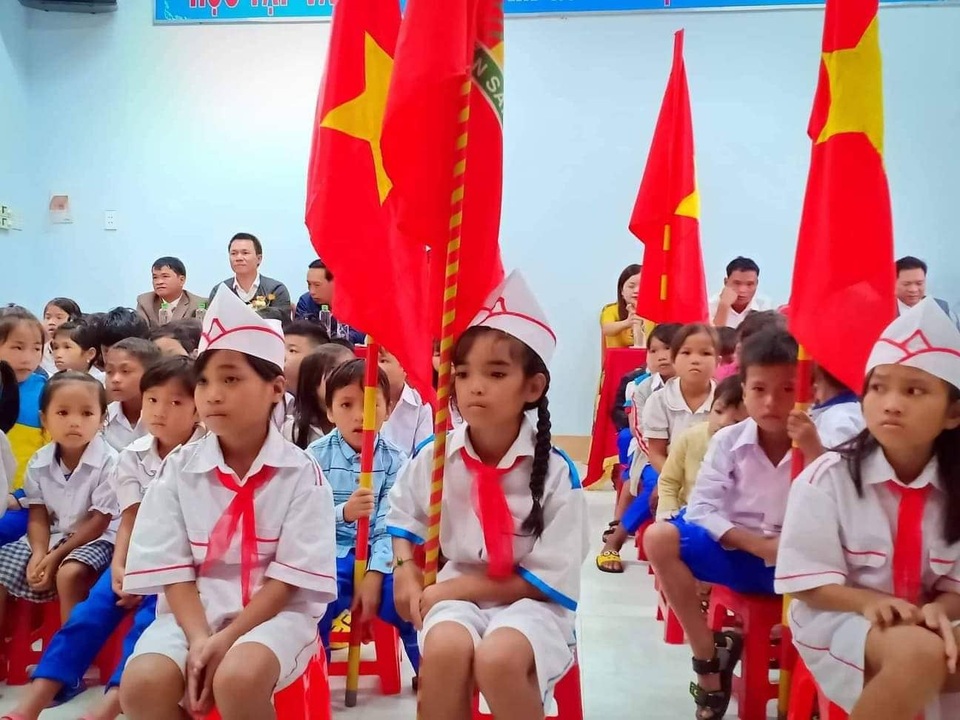 Dù mưa lũ, học sinh Quảng Trị vẫn tham gia ngày hội khai trường - 2 Dù mưa lũ, học sinh Quảng Trị vẫn tham gia ngày hội khai trường - 2