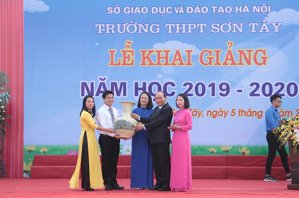 Thủ tướng Nguyễn Xuân Phúc: Dạy chữ đã quan trọng, dạy đức càng quan trọng hơn - 7 Thủ tướng Nguyễn Xuân Phúc: Dạy chữ đã quan trọng, dạy đức càng quan trọng hơn - 7