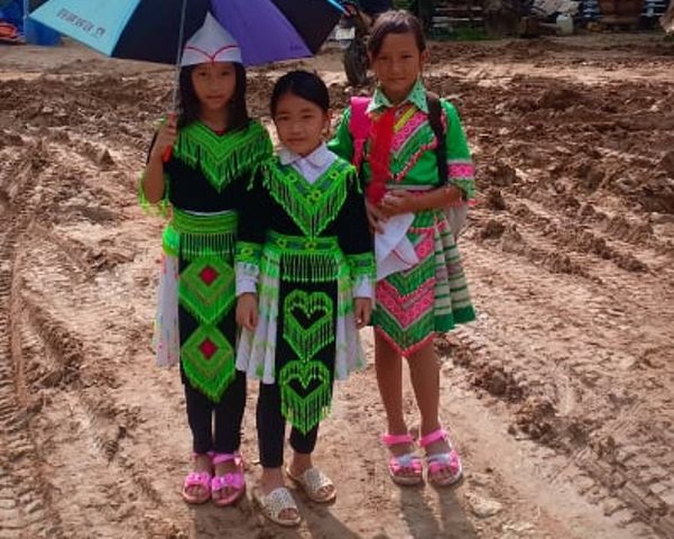 Đáng yêu trẻ vùng cao trong ngày khai giảng năm học mới - 6 Đáng yêu trẻ vùng cao trong ngày khai giảng năm học mới - 6