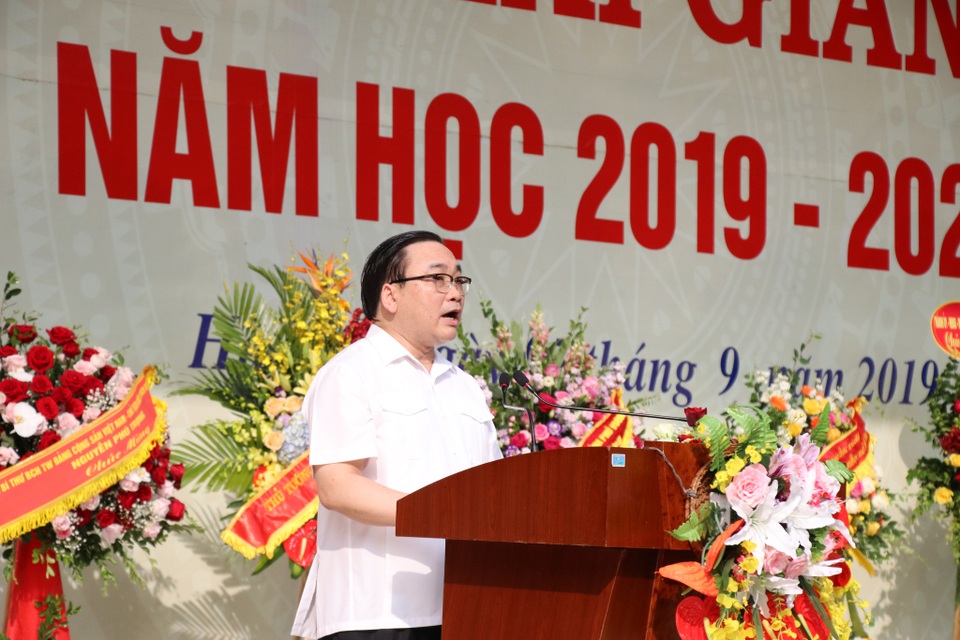 Học trò cả nước náo nức khai giảng năm học mới - 24 Học trò cả nước náo nức khai giảng năm học mới - 24