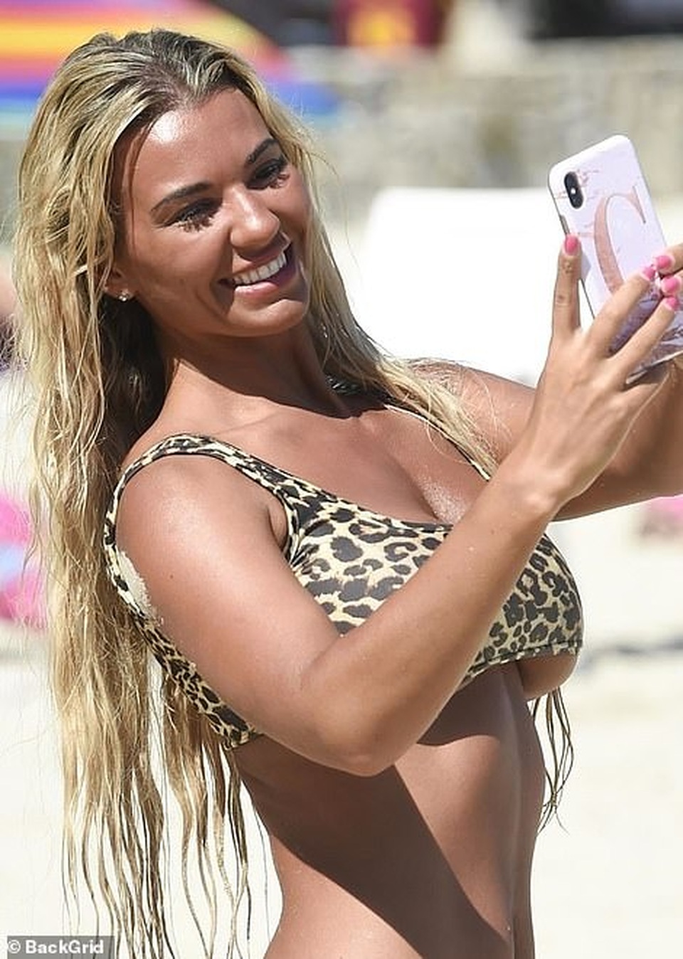 Christine McGuinness khoe ngực ngoại cỡ - 10