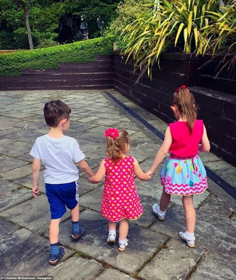 Christine McGuinness khoe ngực ngoại cỡ - 17