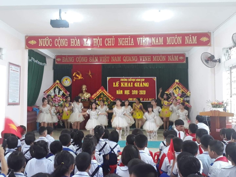 Không khí khai giảng khắp xứ Nghệ: Miền xuôi mưa, biên giới nắng ráo - 11 Không khí khai giảng khắp xứ Nghệ: Miền xuôi mưa, biên giới nắng ráo - 11