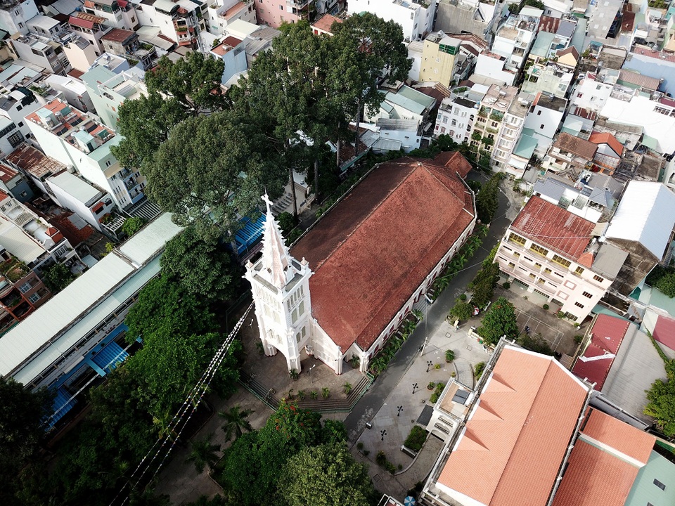 Nhà thờ Huyện Sĩ.jpg Nhà thờ Huyện Sĩ.jpg