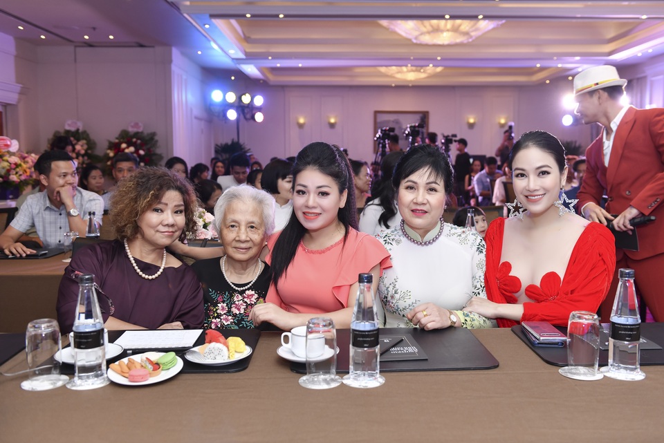 NSND Thanh Hoa, Anh Thơ đến chúc mừng Tuyết Nga ra mắt dự án âm nhạc - 3 NSND Thanh Hoa, Anh Thơ đến chúc mừng Tuyết Nga ra mắt dự án âm nhạc - 3