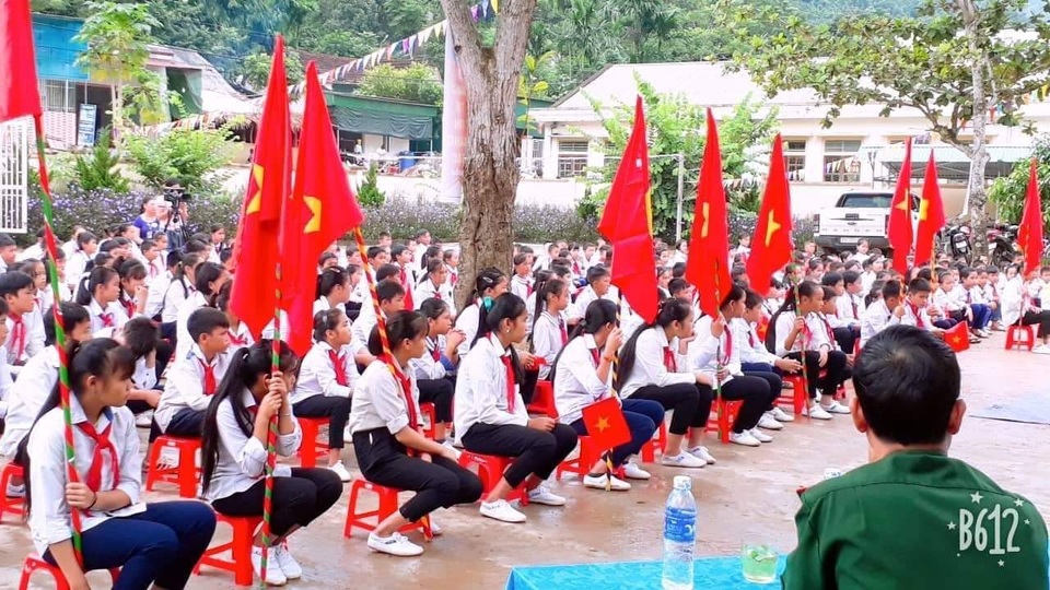 Không khí khai giảng khắp xứ Nghệ: Miền xuôi mưa, biên giới nắng ráo - 10 Không khí khai giảng khắp xứ Nghệ: Miền xuôi mưa, biên giới nắng ráo - 10