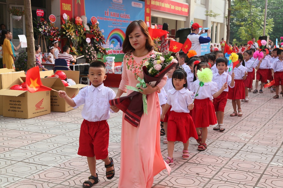 Học trò cả nước náo nức khai giảng năm học mới - 38 Học trò cả nước náo nức khai giảng năm học mới - 38