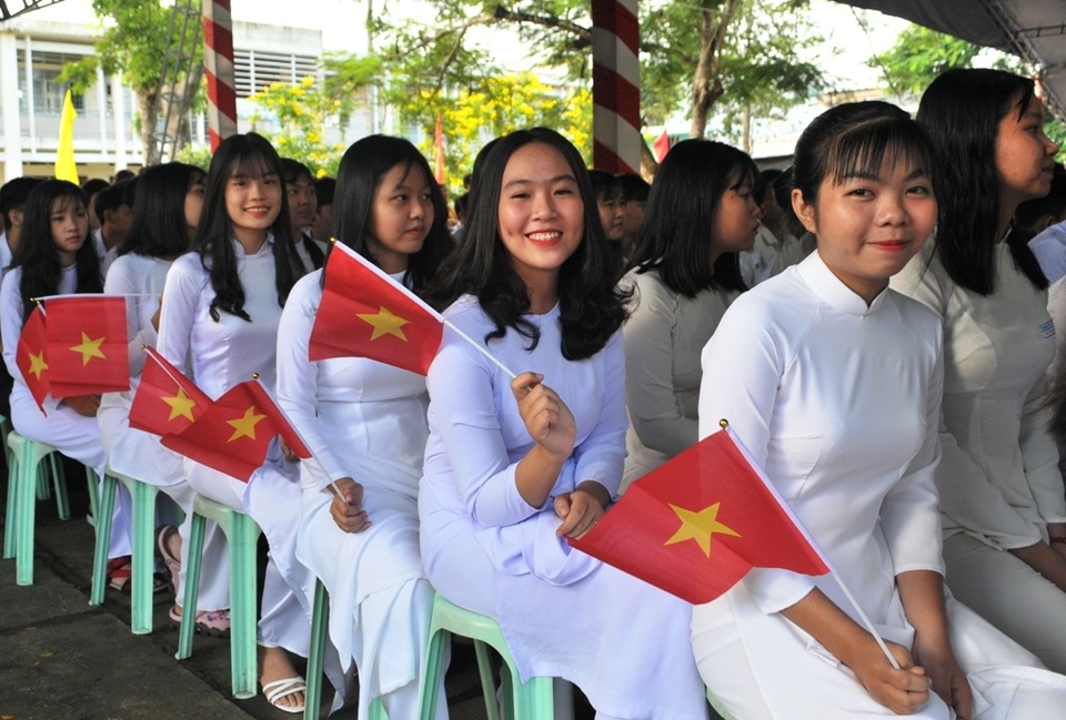 Nét đẹp trong veo của nữ sinh ngôi trường đón chào Chủ tịch quốc hội ngày khai giảng - 7 Nét đẹp trong veo của nữ sinh ngôi trường đón chào Chủ tịch quốc hội ngày khai giảng - 7
