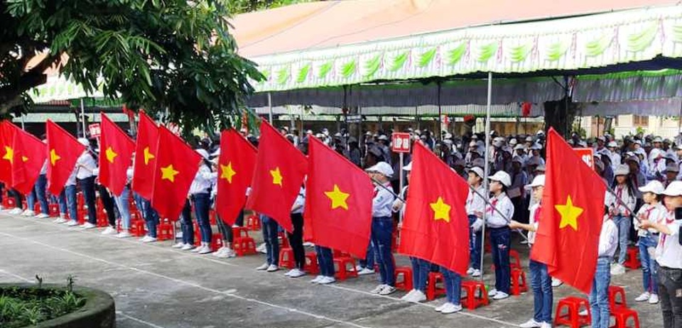 Học trò cả nước náo nức khai giảng năm học mới - 12 Học trò cả nước náo nức khai giảng năm học mới - 12
