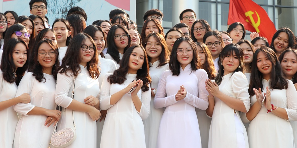 Nụ cười răng khểnh tỏa nắng của nữ sinh 10X trường Ams ngày khai giảng - 7 Nụ cười răng khểnh tỏa nắng của nữ sinh 10X trường Ams ngày khai giảng - 7