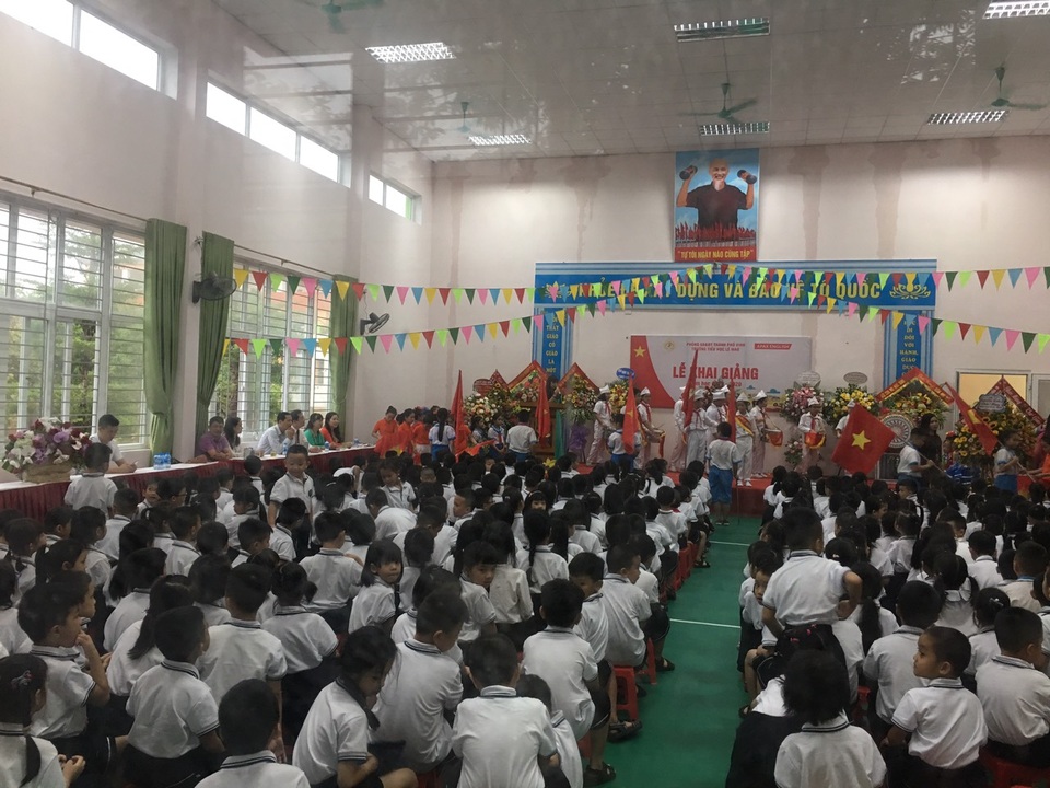 Không khí khai giảng khắp xứ Nghệ: Miền xuôi mưa, biên giới nắng ráo - 5 Không khí khai giảng khắp xứ Nghệ: Miền xuôi mưa, biên giới nắng ráo - 5