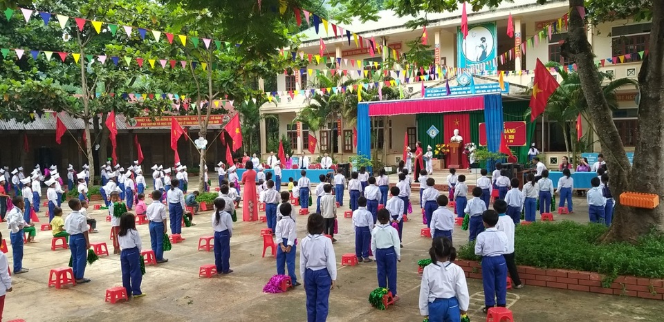 Không khí khai giảng khắp xứ Nghệ: Miền xuôi mưa, biên giới nắng ráo - 7 Không khí khai giảng khắp xứ Nghệ: Miền xuôi mưa, biên giới nắng ráo - 7