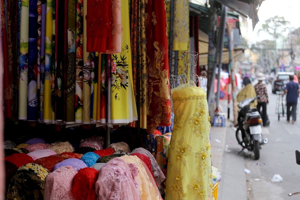 Ghé thăm con đường tơ lụa lâu đời nhất Sài Gòn - 6 Ghé thăm con đường tơ lụa lâu đời nhất Sài Gòn - 6